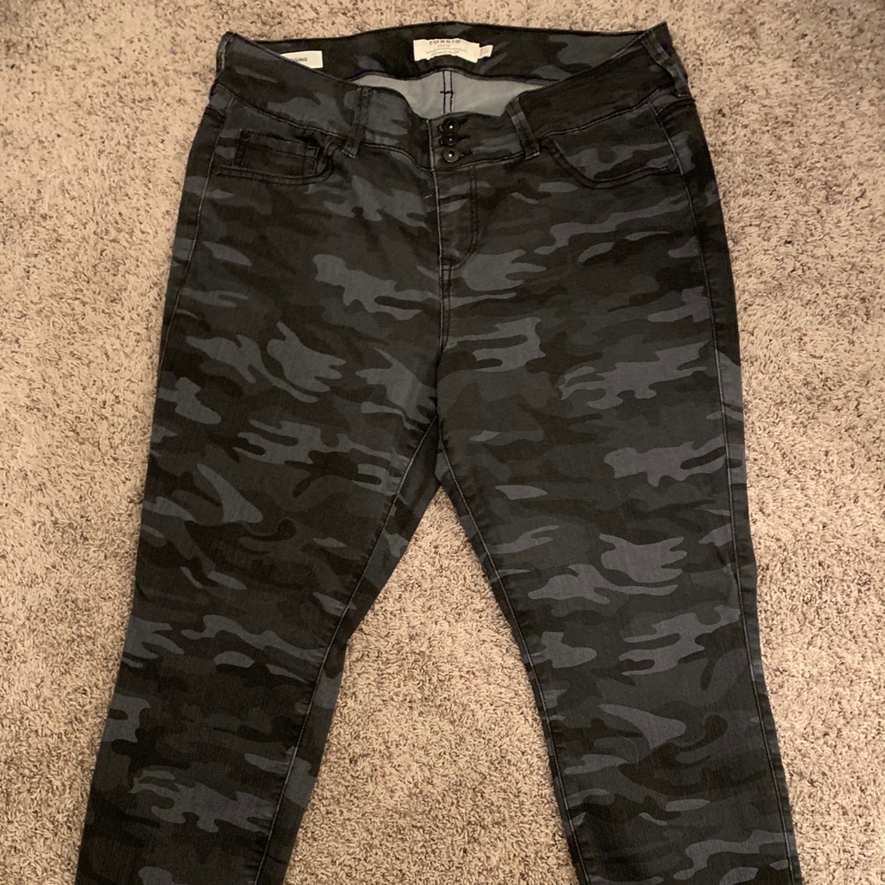 Black and grey camo jeggings